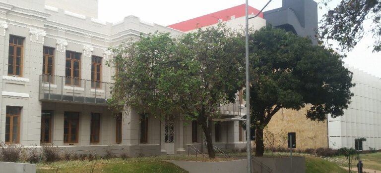 fachada_Casa_tombada_02_(1)