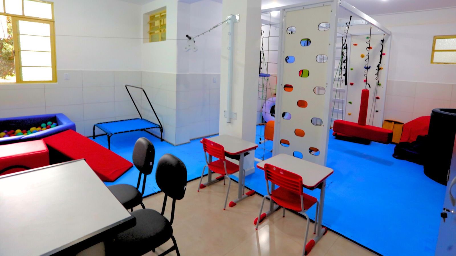 Sala de reabilitação sensorial de Ouro Preto completa um ano atendendo pessoas com autismo
