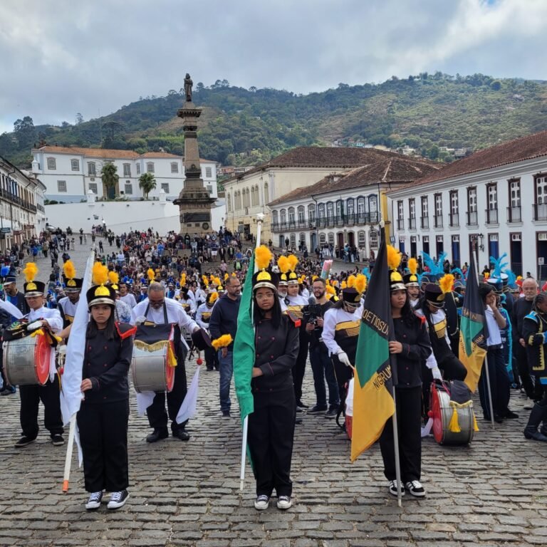 Marcos-1647-Dia-da-Independencia-Praca-Tiradentes-e-palco-de-desfile-de-7-de-setembro-em-Ouro-Preto-1-scaled